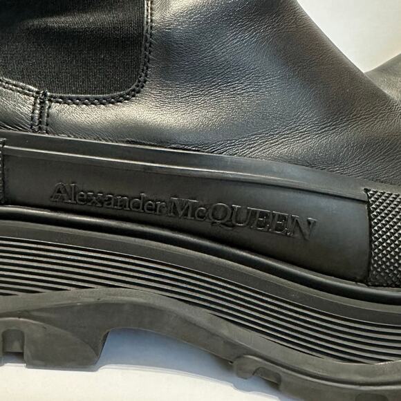 Alexander McQueen Tread Slick Chelsea Boot size IT 44 Leather Triple Black - Picture 2 of 16